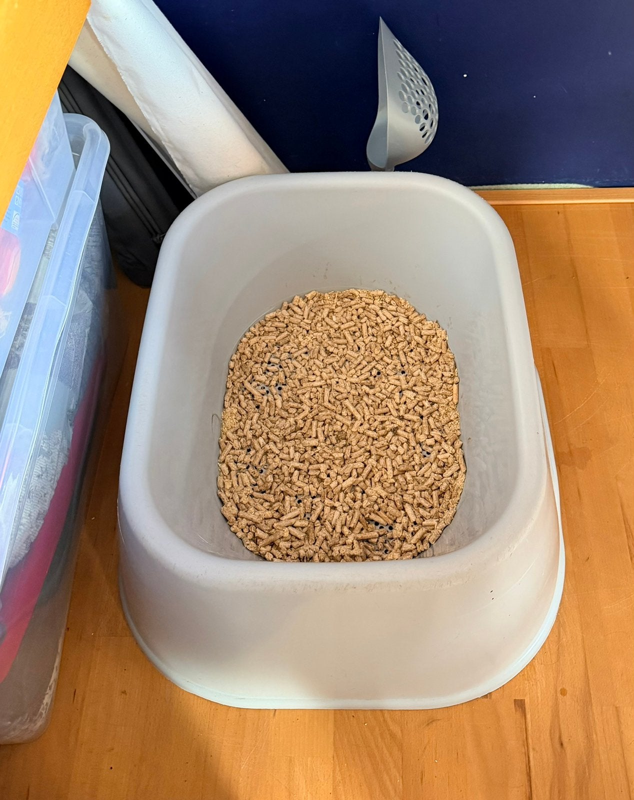 PeeWee kattenbak groot en 30 kilo korrels, Ophalen, Zo goed als nieuw, Open
