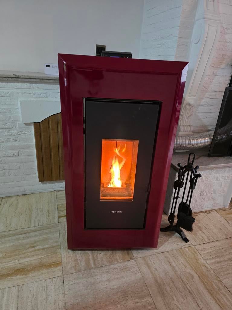 Stijlvolle rode pelletkachel - FreePoint 11 Kw, Ophalen, Zo goed als nieuw