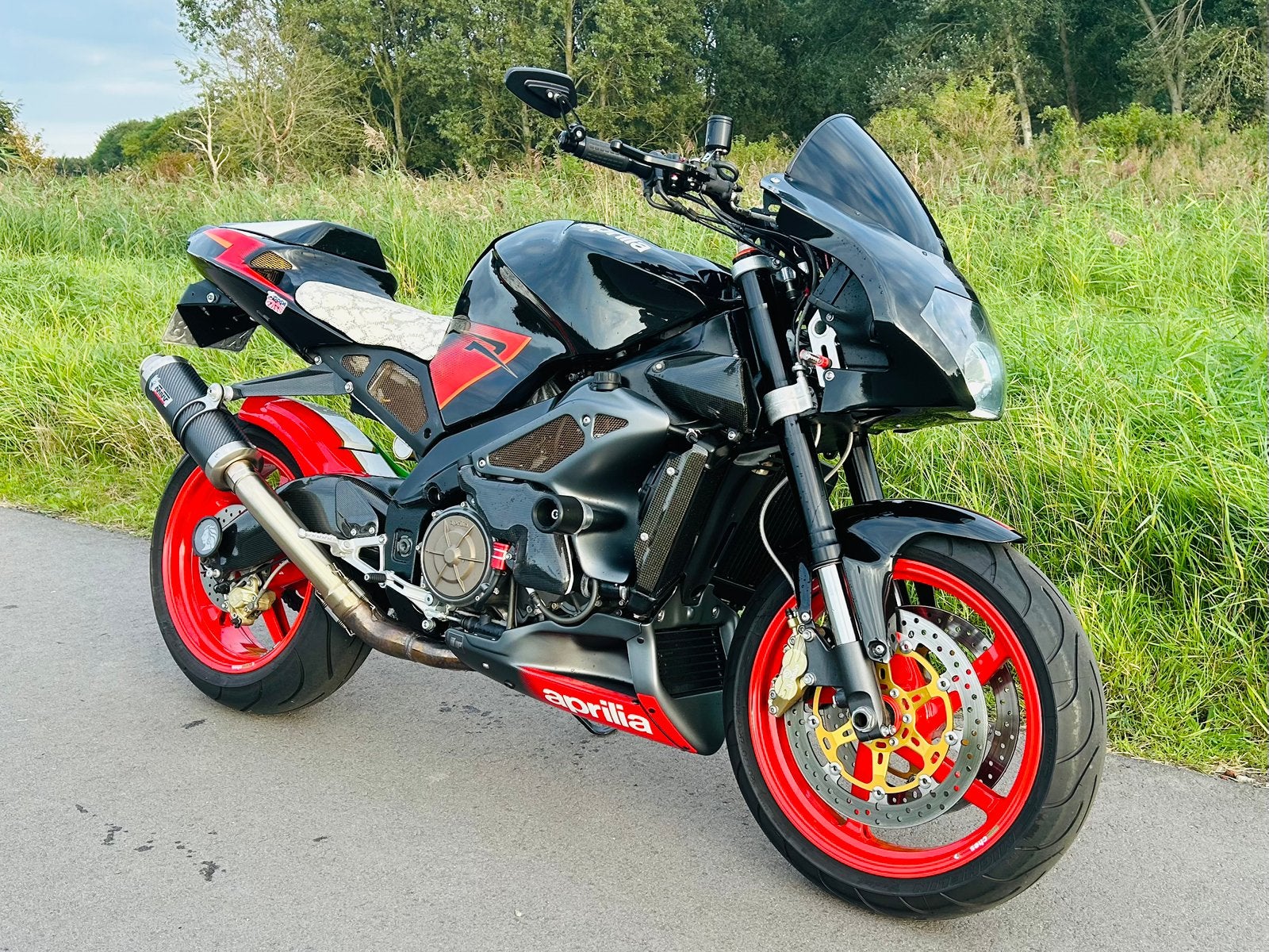 Aprilia RSV 1000 Tuono (2006, 10.900km, org NL) nieuwstaat!, Sportuitlaat, 2 cilinders, Occasion, Motorrijbewijs A