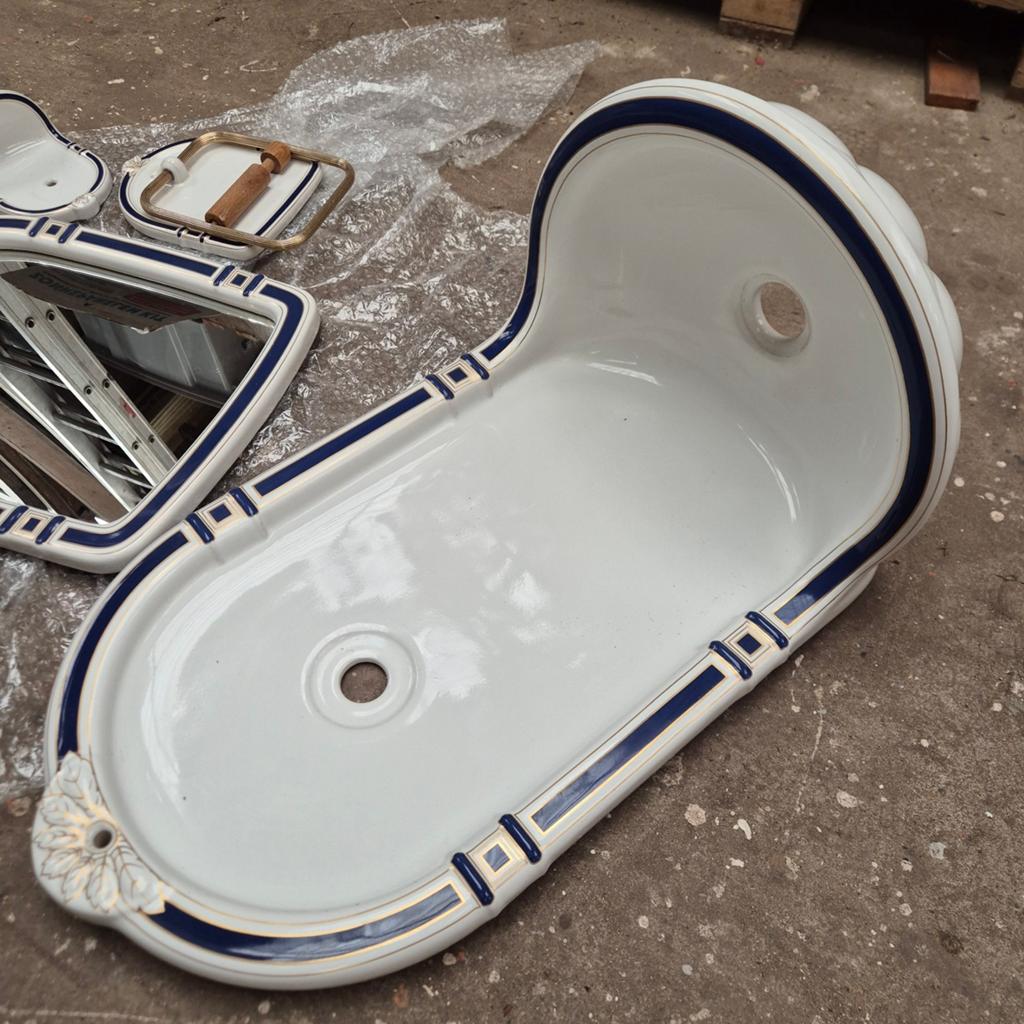 Toilet, fonteintje hoge rug, spiegel accessoires, royal blue, Ophalen