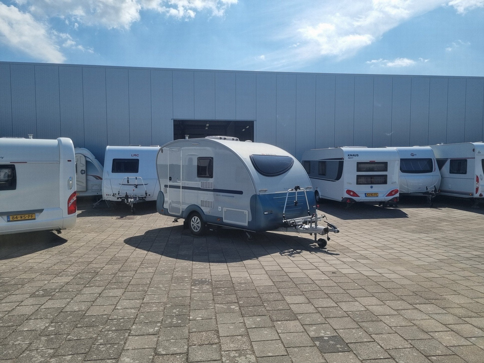 Adria Action 361 PD (bj 2017), Caravans en Kamperen, Caravans, Bedrijf, Adria, 5 tot 6 meter, Verkoop@dejongrecreatie.nl