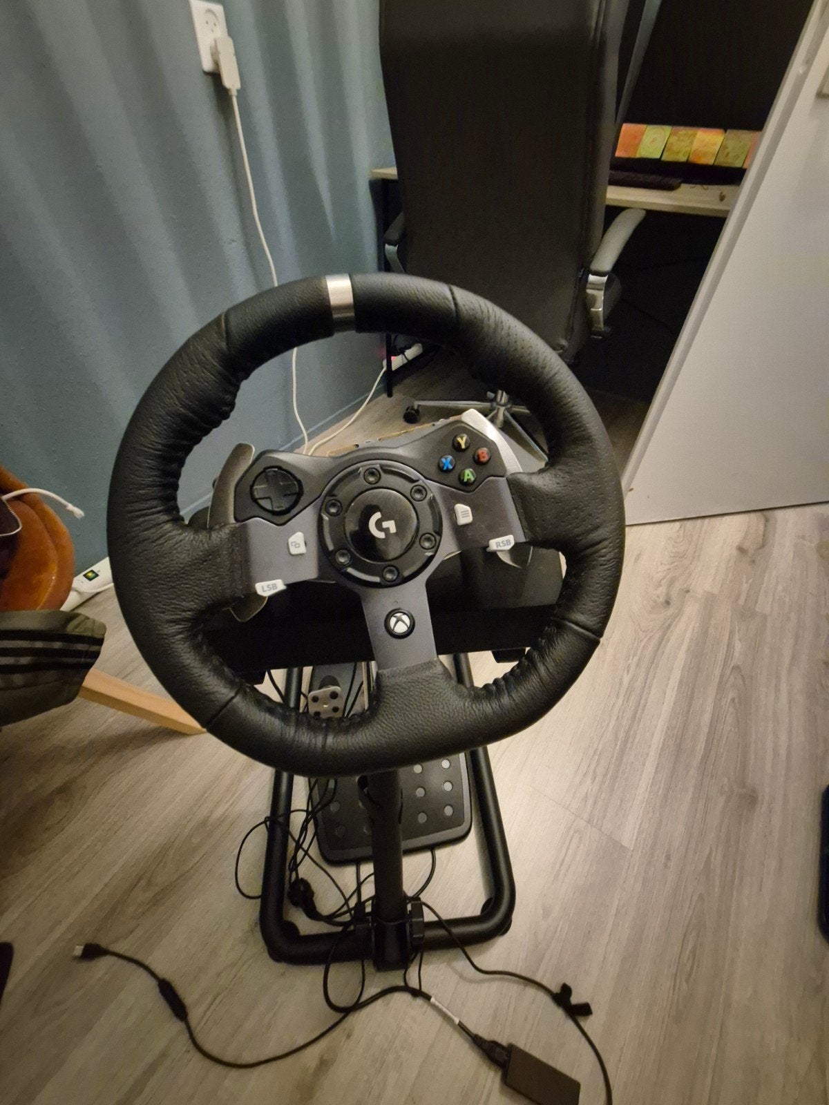 Logitech G920 racestuur met doos (+Wheelstand) voor Xbox, Ophalen of Verzenden, Zo goed als nieuw, Stuurtje of Sportattribuut