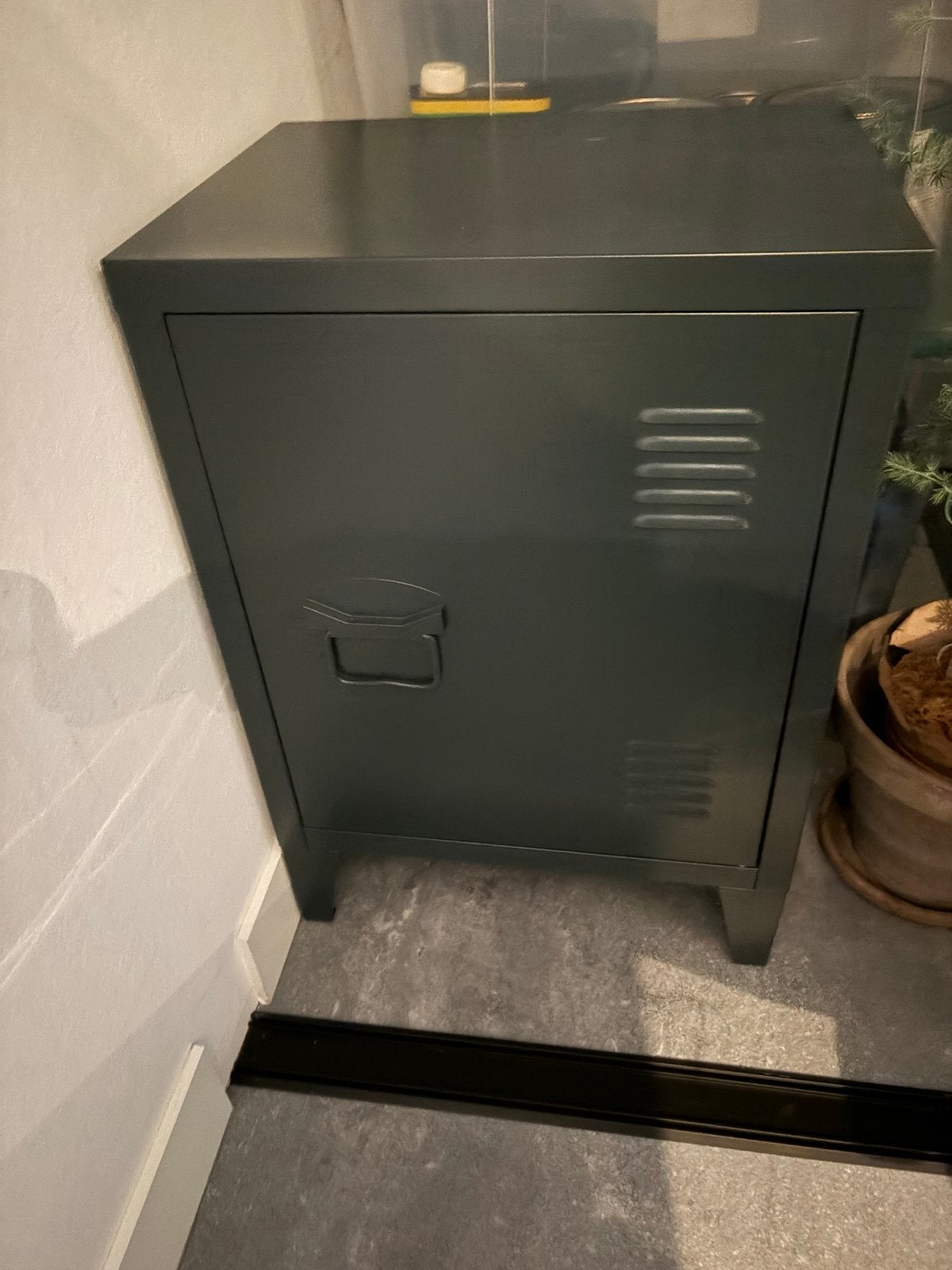 Zwart metalen locker kastje, Ophalen, Zo goed als nieuw