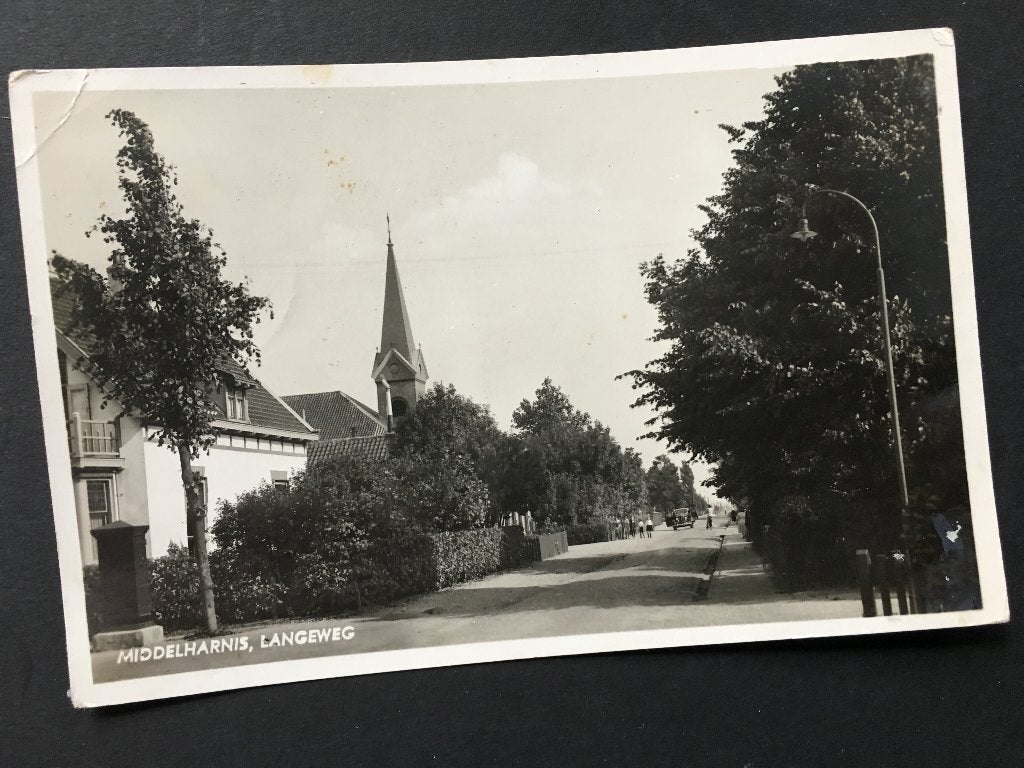 Ansichtkaart van de Langeweg in Middelharnis (1937), Ophalen of Verzenden, 1940 tot 1960, Gelopen, Zuid-Holland