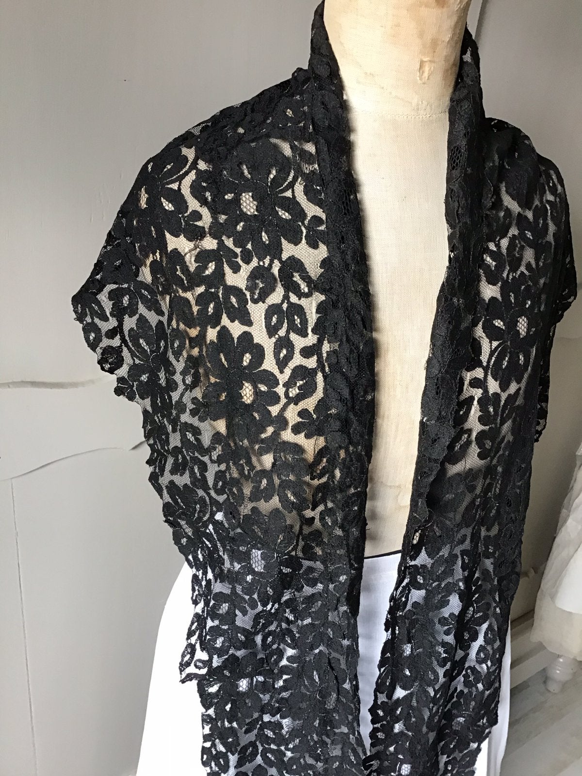 Antieke omslagdoek/stola/kant/kanten omslagdoek, Ophalen of Verzenden, Dames