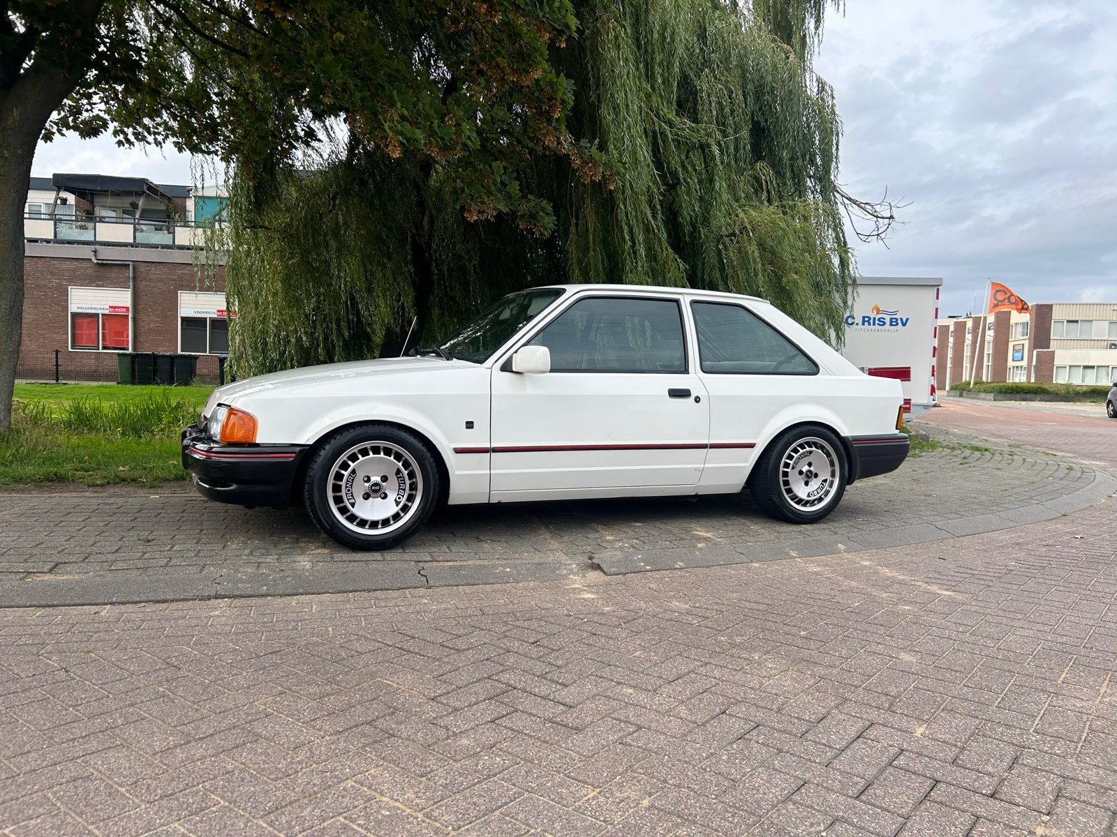 Ford Escort 1.6 XR3i 1990 Wit, Auto's, Voorwielaandrijving, Escort, 4 cilinders, 850 kg