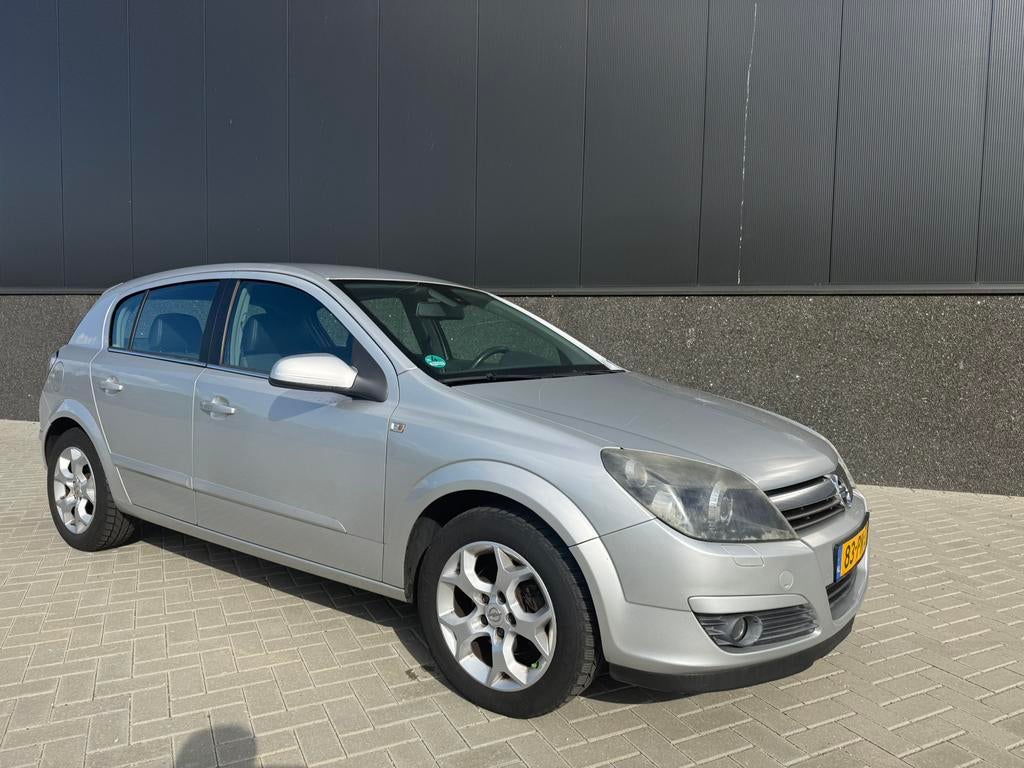 Opel Astra 1.8 Cosmo Airco Navi PDC VOLAUTOMAAT 2004 NAP!, Parkeersensor, 125 pk, 4 cilinders, 1210 kg