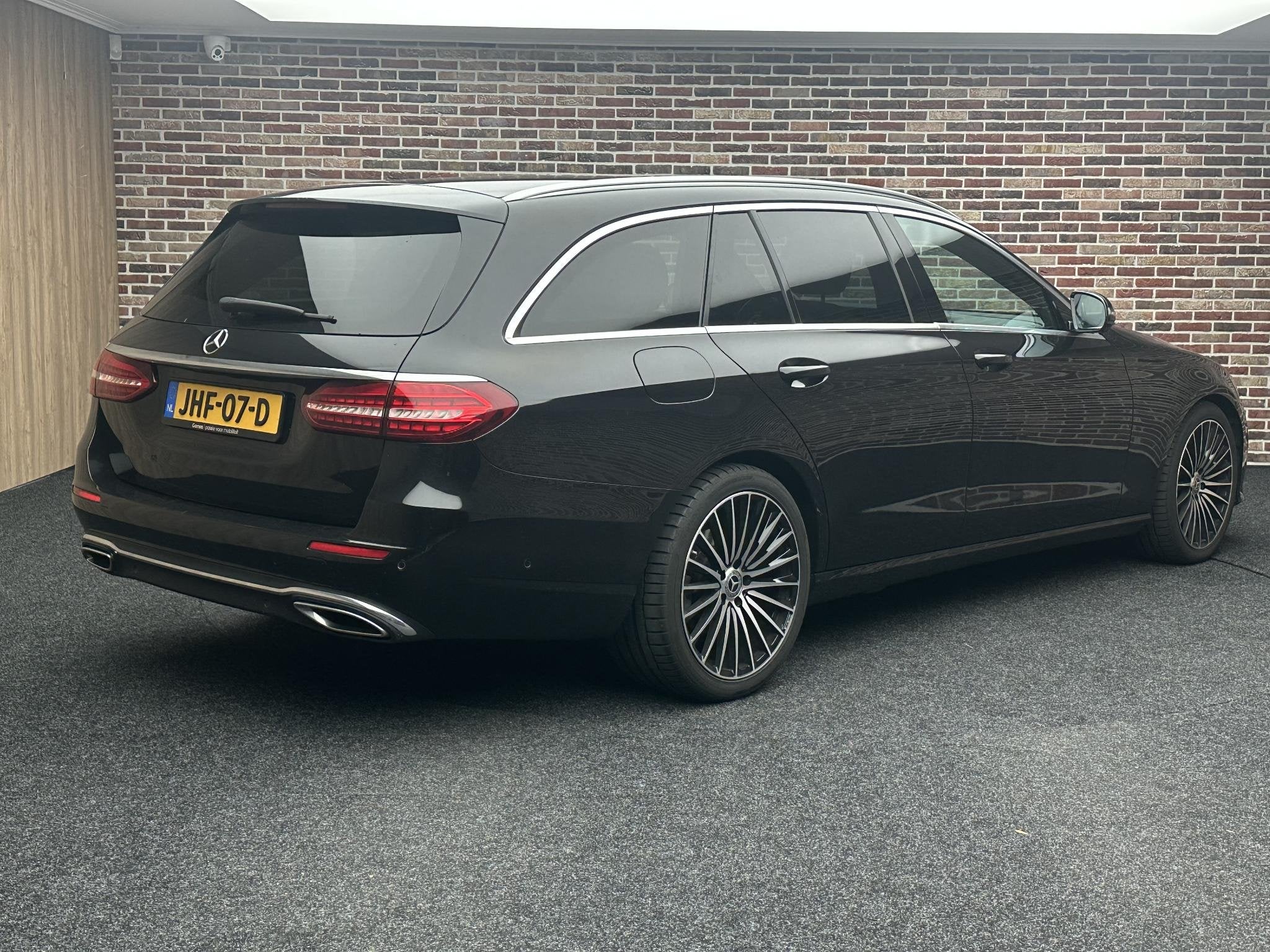 Mercedes-Benz E-klasse Estate 200 Business Solution Pano| Bu, Dealer onderhouden, Achterwielaandrijving, Gebruikt, 4 cilinders