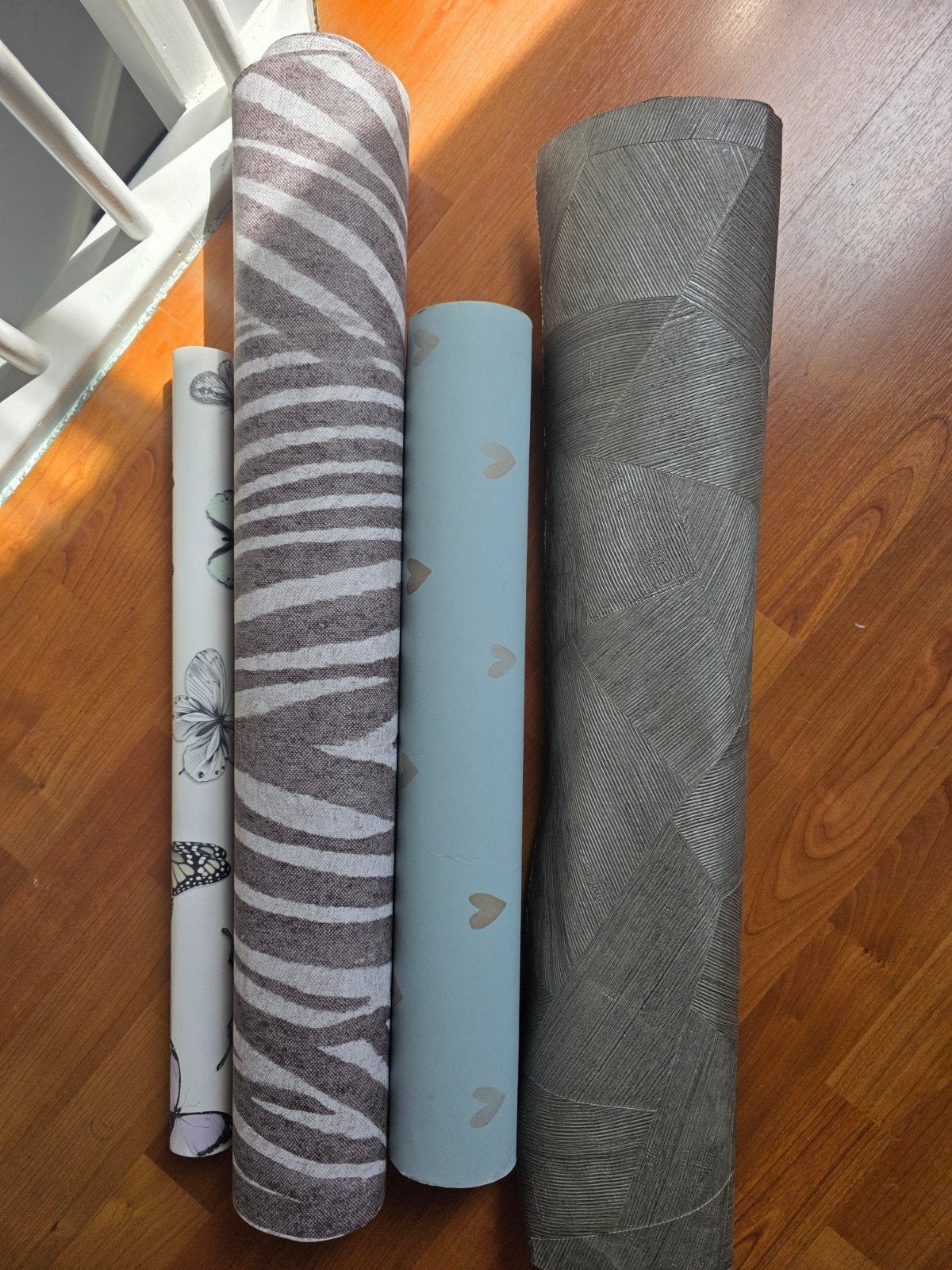 Diverse rollen behang: vlinders, zebraprint, harten, reliëf, Ophalen, Overige merken, Geometrisch, Modern