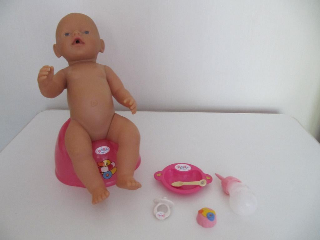 Baby Born - pop (meisje) met accessoires (2), Ophalen of Verzenden, Zo goed als nieuw, Babypop