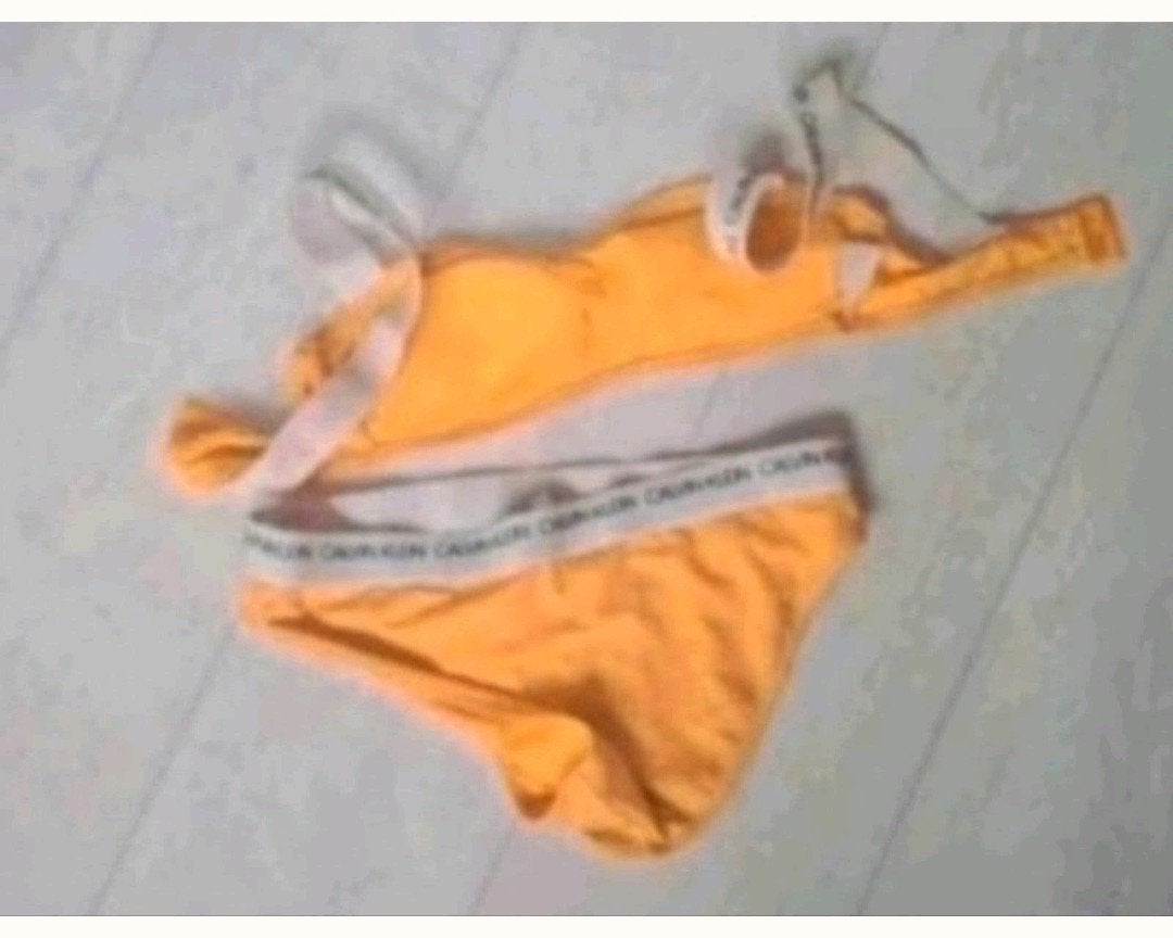 Calvin Klein bikini maat S, Geel, Ophalen of Verzenden, Zo goed als nieuw, Bikini