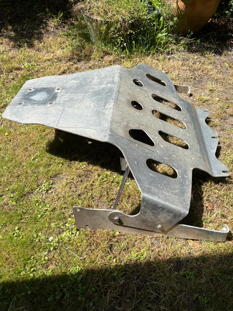 Skidplate, Motorbeschermplaat Sprinter 906 4WD Off road, Ophalen, Gebruikt, Mercedes-Benz