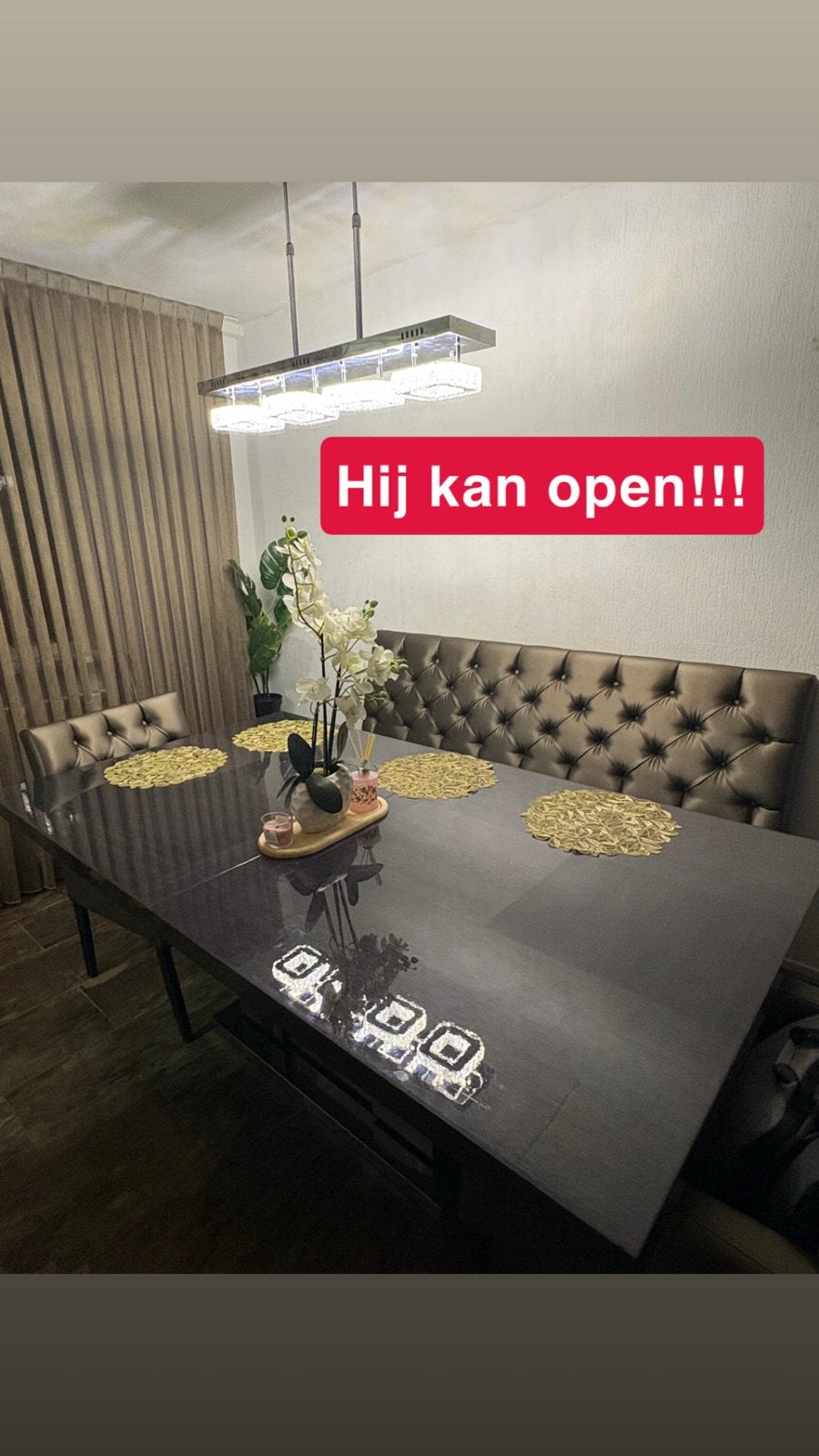 Foto 2 van Uitschuifbare eettafel met bank en stoelen
