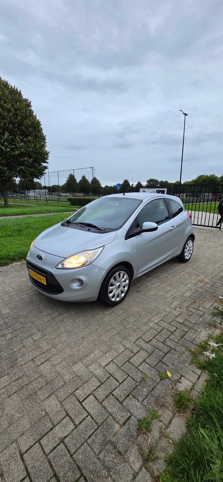 Ford ka Titanium 2009 NAP,AIRCO,NEW APK, ORIGINEEL NEDERLAND, Auto's, Voorwielaandrijving, Electronic Stability Program (ESP)