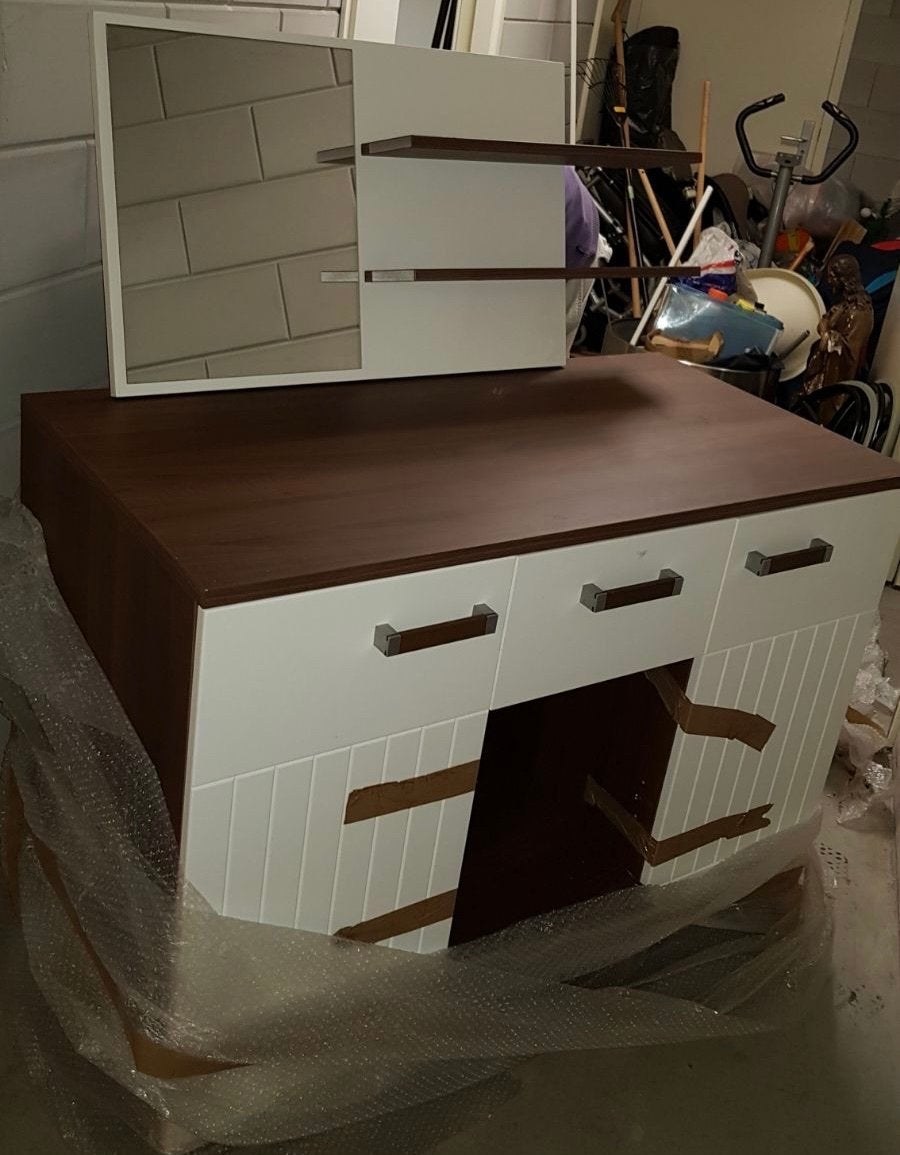 Commode met spiegel en planken - Zo goed als nieuw, Ophalen, 50 tot 70 cm, Voetruimte, 100 cm of meer