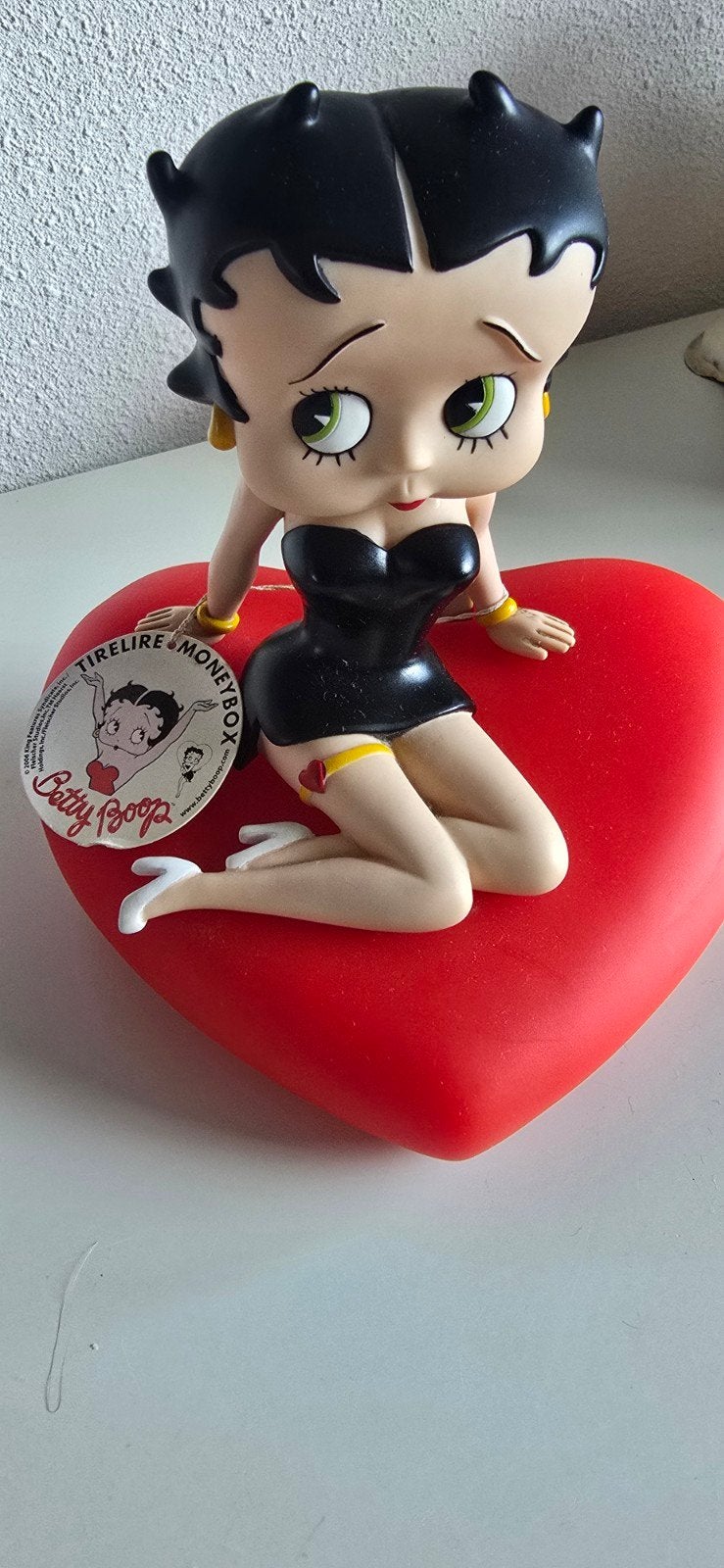 Betty Boop spaarpot op rood hart - Nieuwstaat, Verzamelen, Ophalen, Zo goed als nieuw, Kunststof, Strip- of Tekenfilmfiguur
