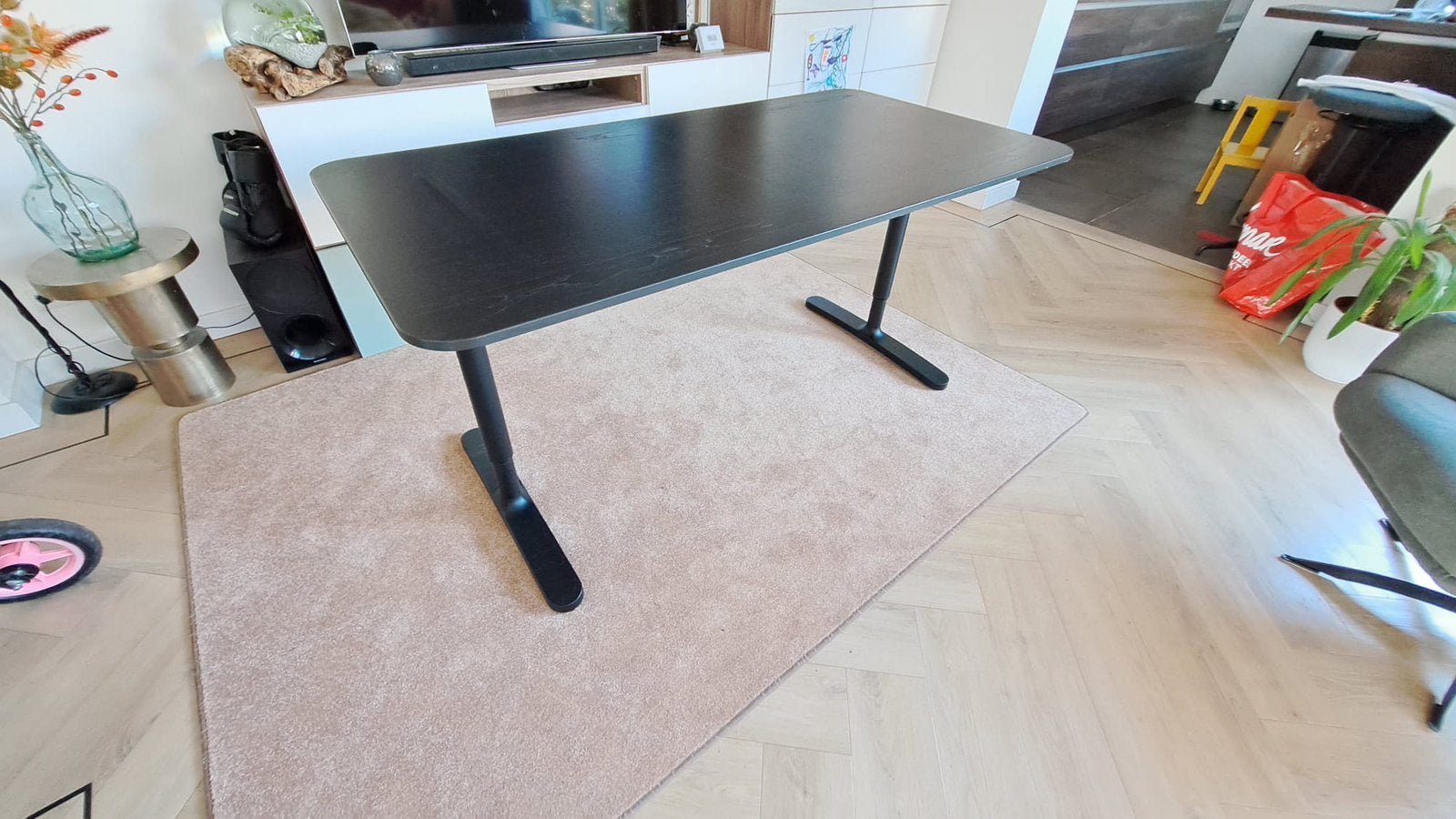 BEKANT bureau in hoogte verstelbaar, Ophalen, 160 cm, In hoogte verstelbaar, Zo goed als nieuw