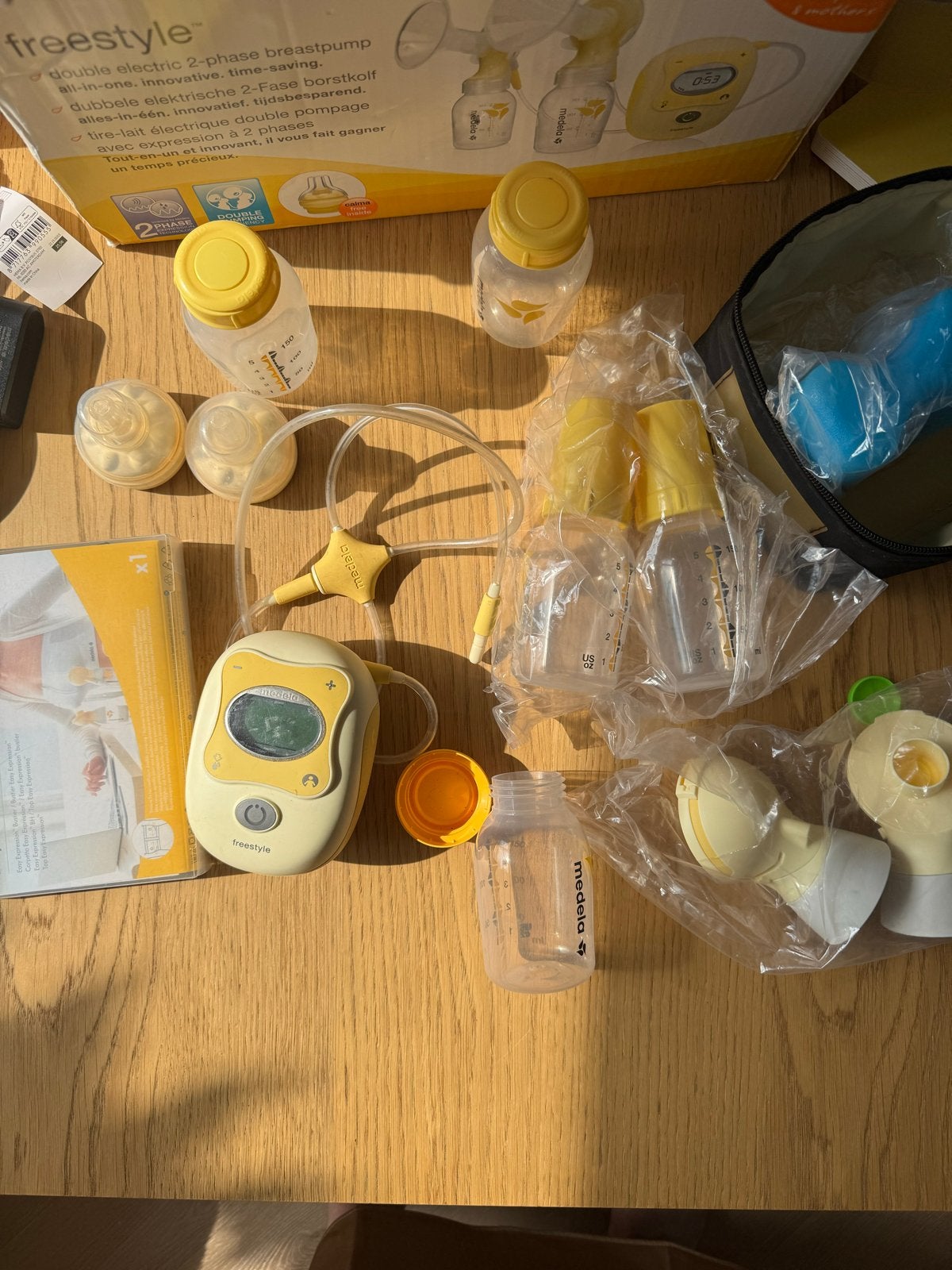 Medela Freestyle dubbele borstkolf met accessoires, Ophalen of Verzenden, Gebruikt