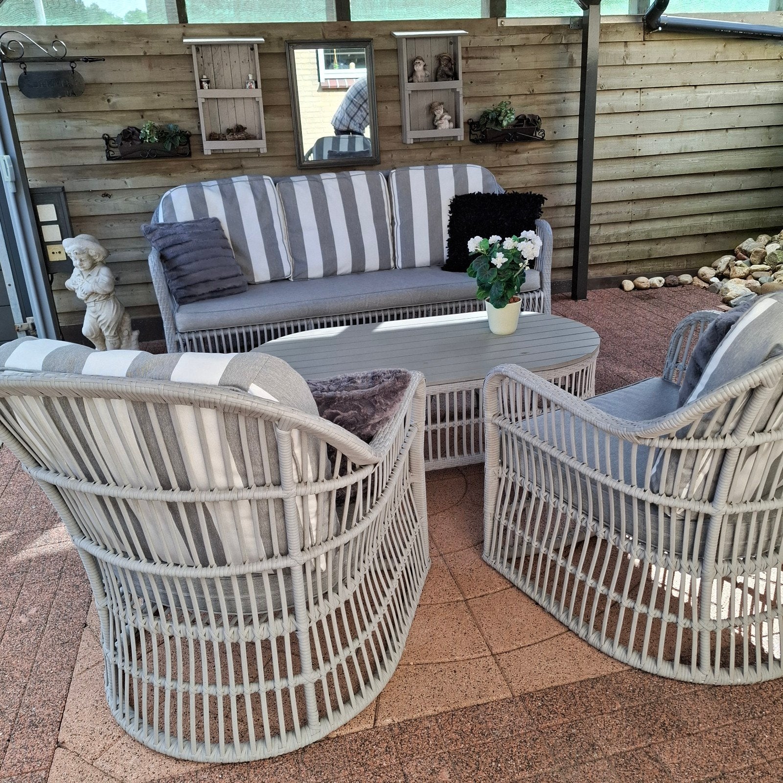 Luxe Wicker Loungeset met 2 Stoelen, Bank en Salontafel, Tuin en Terras, Ophalen, 5 zitplaatsen, Gebruikt, Bank