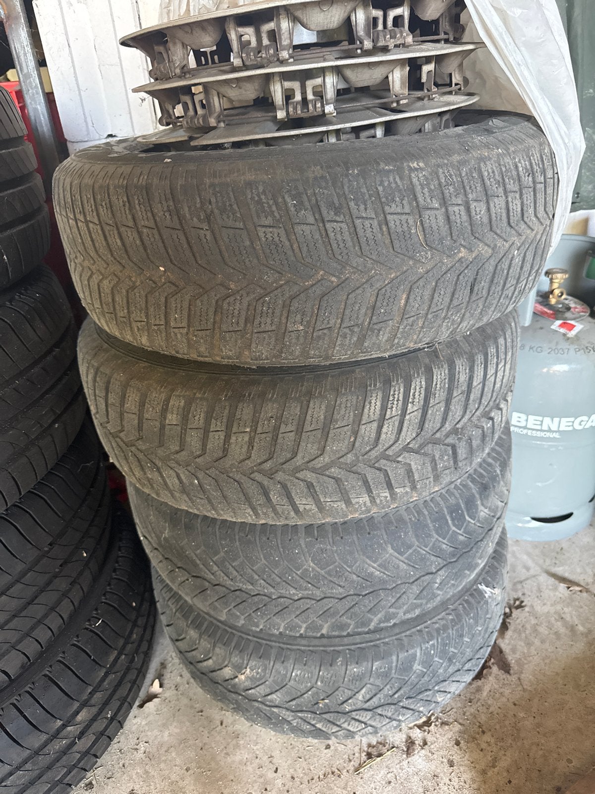Vredestein winterbanden op stalen velgen (15 inch), Auto-onderdelen, Banden en Velgen, Ophalen, Gebruikt, 15 inch, Banden en Velgen