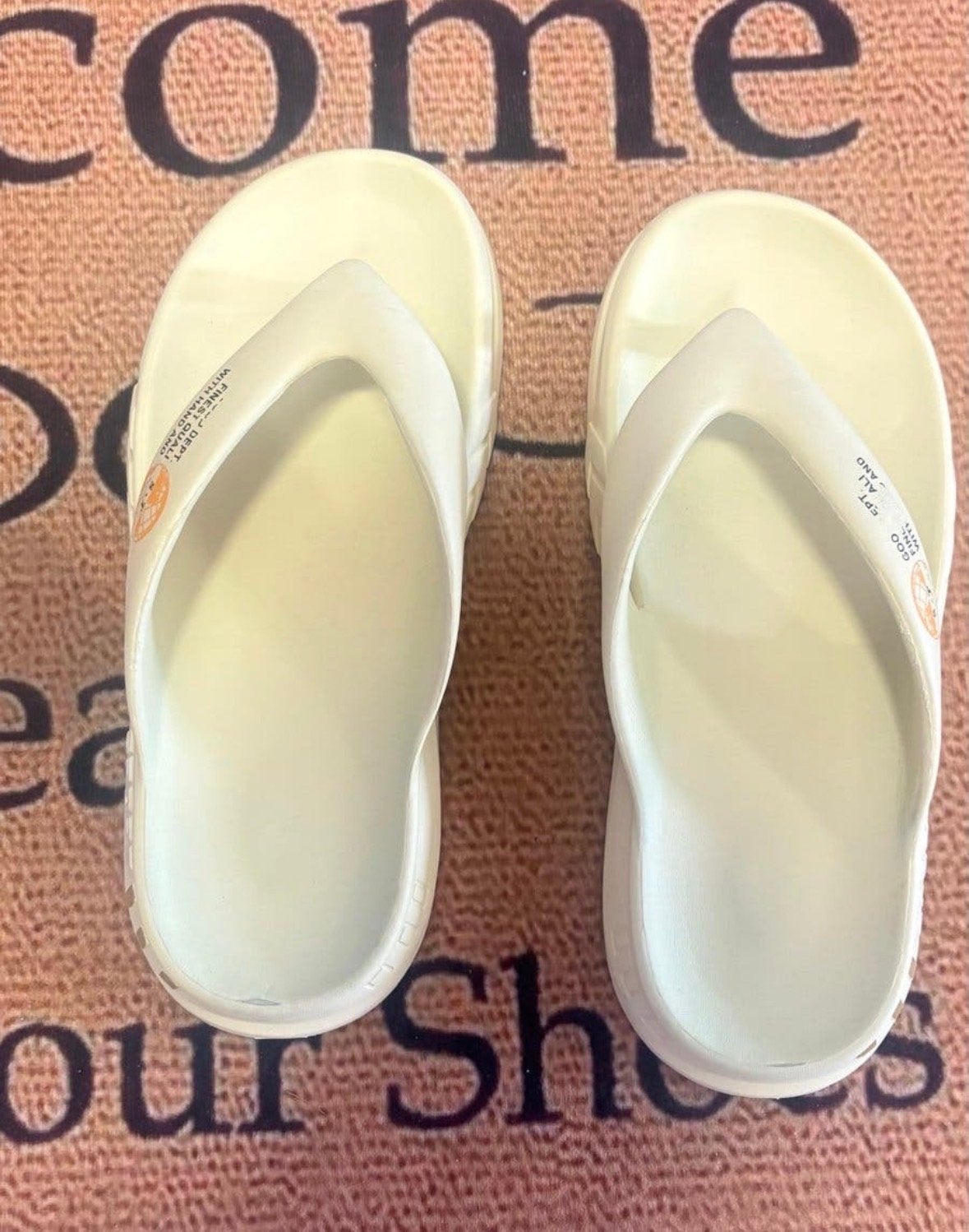 Witte slippers - Comfortabel en stijlvol, Ophalen of Verzenden, Zo goed als nieuw, Wit, Slippers