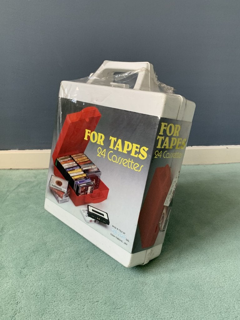 Harde koffer NIEUW voor 24 cassette bandjes - wit vintage, 2 t/m 25 bandjes, Overige genres, Ophalen of Verzenden, Met bewaardoos, rek of koffer