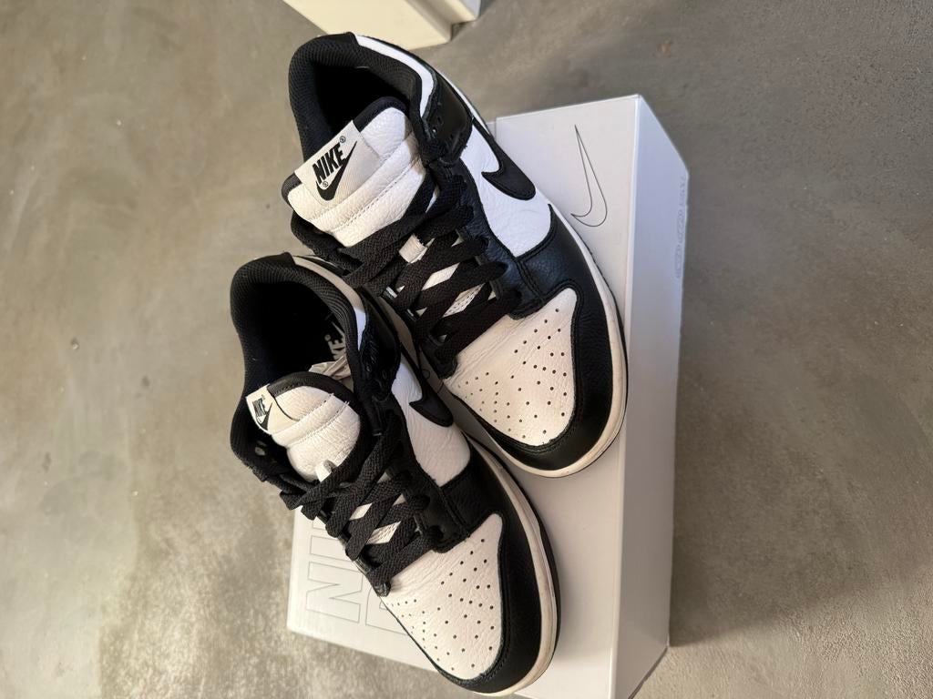 Nike Dunk Low Panda - Zo goed als nieuw, Kleding | Dames, Schoenen, Ophalen of Verzenden, Zo goed als nieuw, Zwart, Sneakers of Gympen