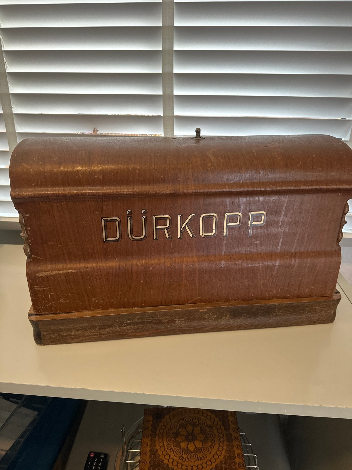 Antieke Dürkopp naaimachine met houten kap, Ophalen
