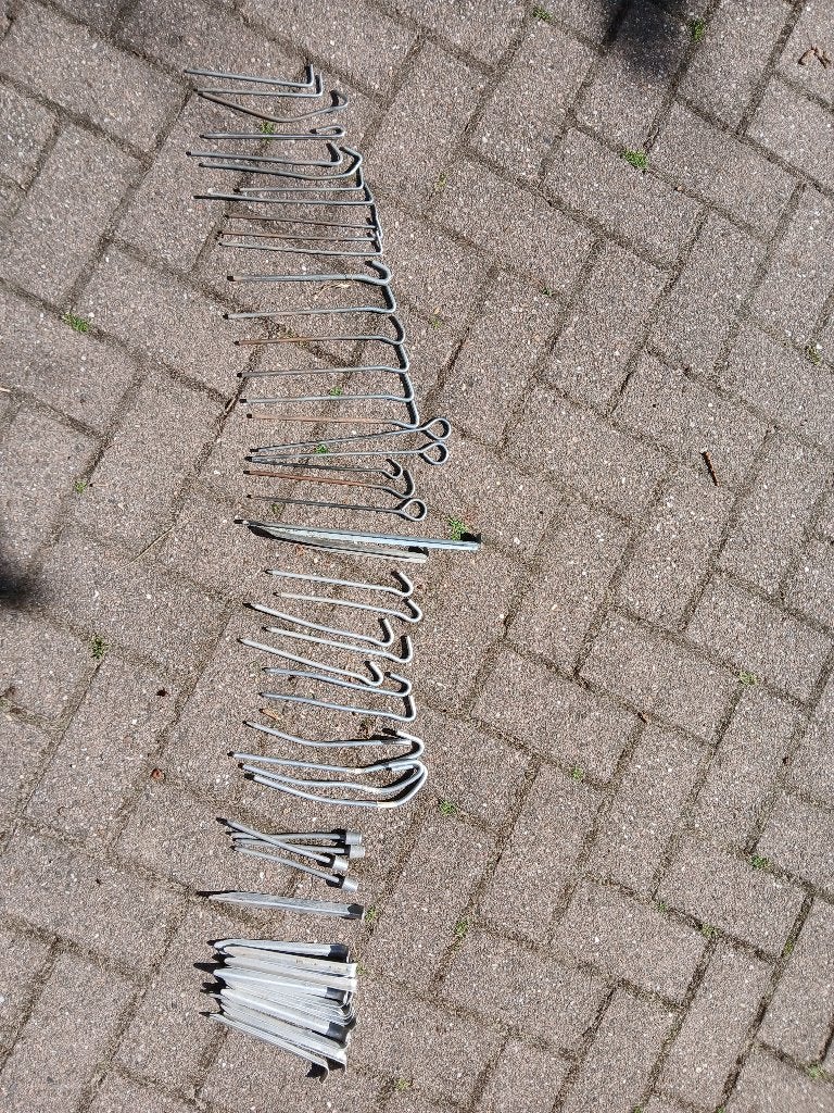 Gratis ruim 50 haringen + tentstokken, Ophalen, Gebruikt