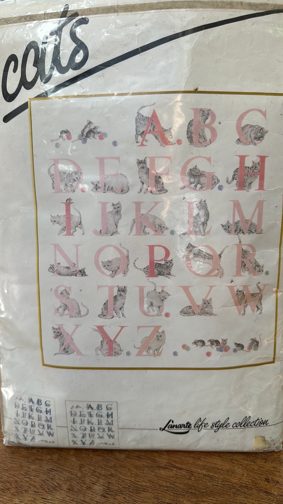 Borduurpakket katten alfabet DMC, Hobby en Vrije tijd, Ophalen of Verzenden, Zo goed als nieuw, Patroon