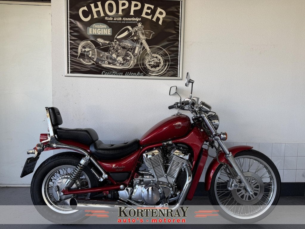 Suzuki VS 800 Intruder (GL) vrijwel nieuwstaat is deze gewel