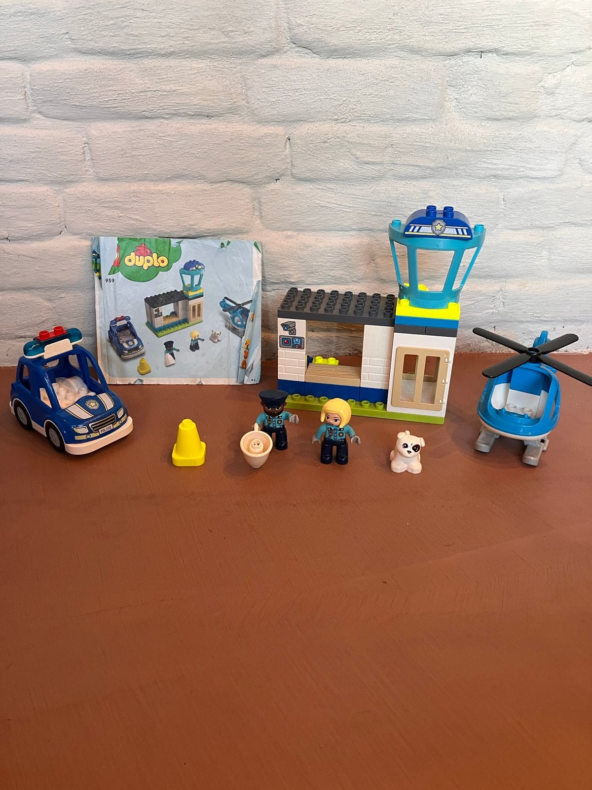 LEGO Duplo Politiebureau en Helikopter (10959), City, Ophalen of Verzenden, Zo goed als nieuw, Compleet