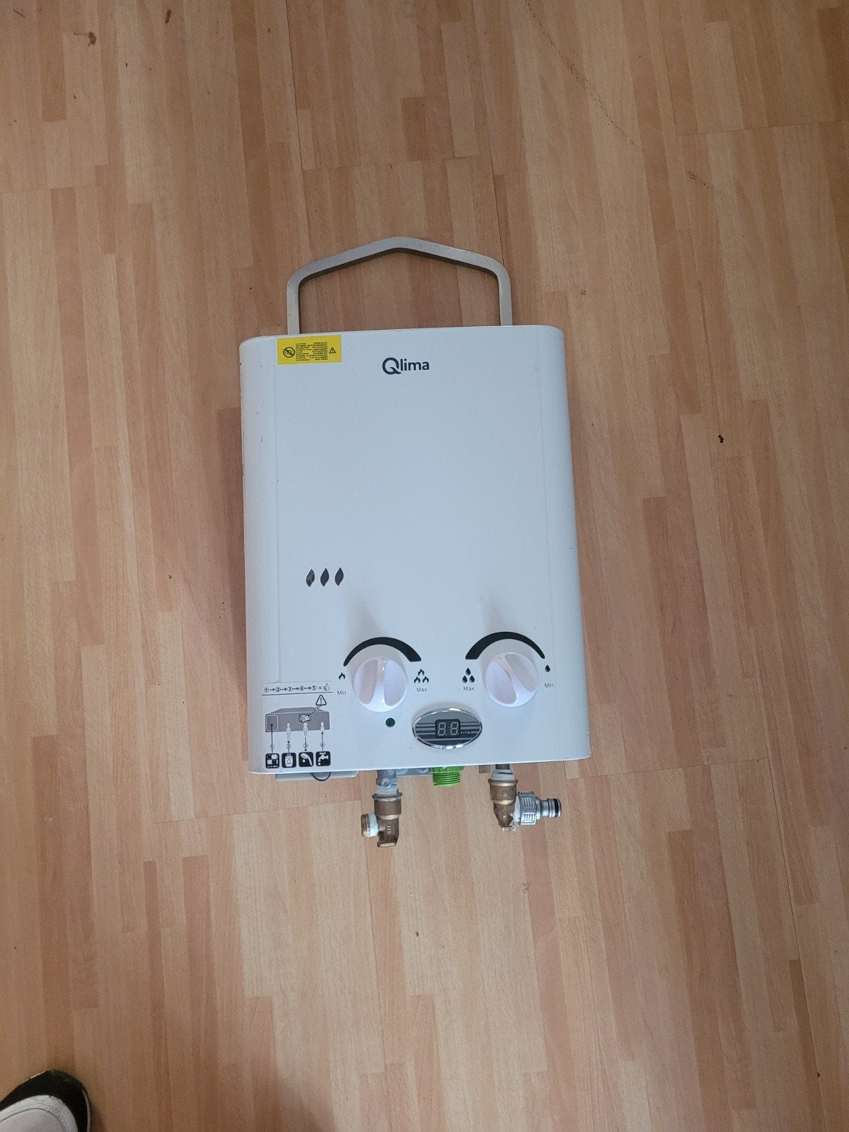 Qlima Geiser - Direct warm water, compact en efficiënt, Geiser, Ophalen of Verzenden, Minder dan 20 liter, Propaan of Butaan