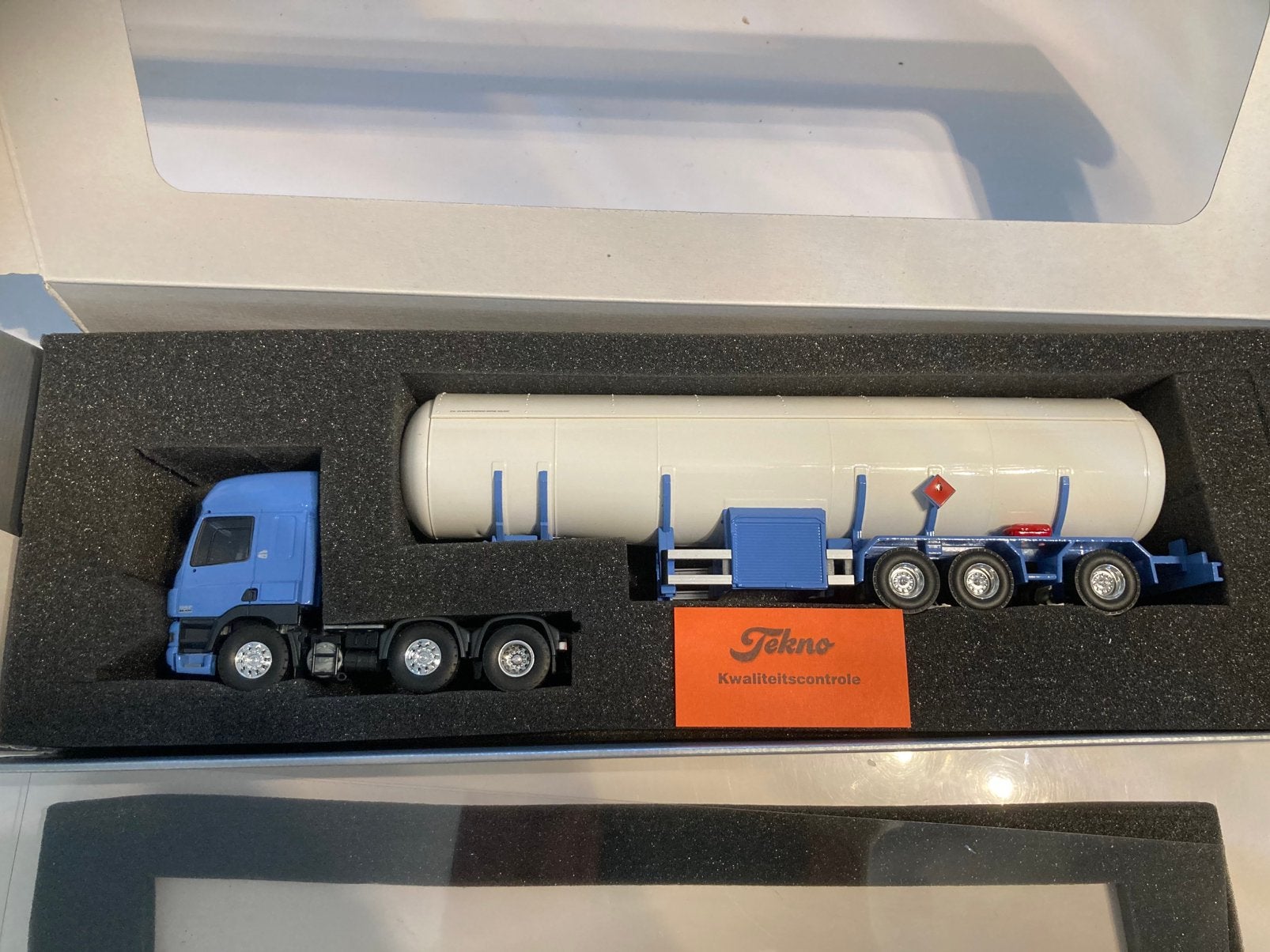 Tekno daf cf space cab 6x2 trekker met gas oplegger 1/50, Ophalen of Verzenden, Nieuw, Bus of Vrachtwagen, Tekno