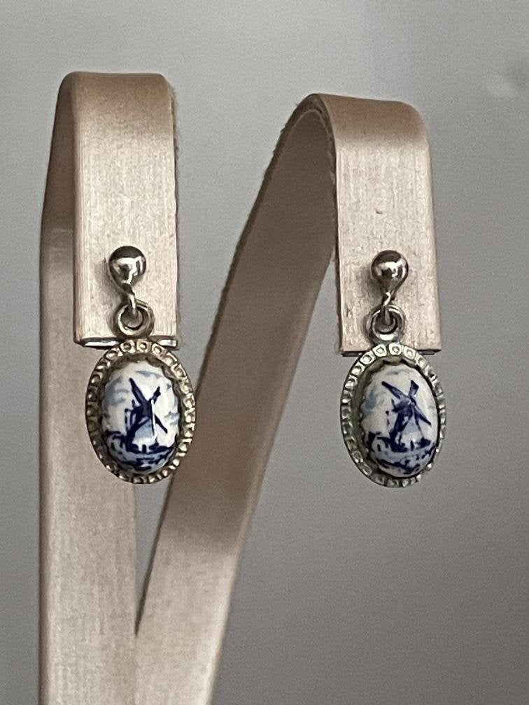 Antiek zilveren oorstekers met porselein molentjes, Sieraden, Tassen en Uiterlijk, Antieke sieraden, Ophalen of Verzenden, Zilver