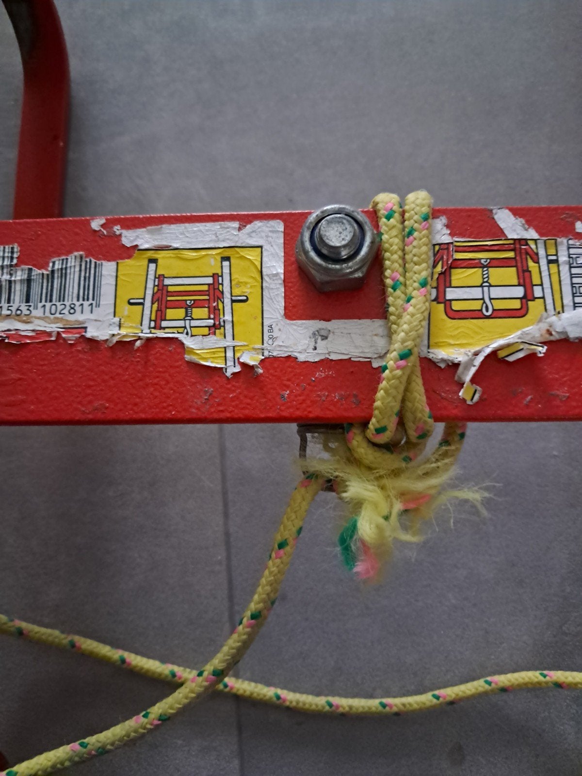 Stevige rode ladder/trap voor diverse klussen, Doe-het-zelf en Verbouw, Ladders en Trappen, Ophalen of Verzenden, Gebruikt, Ladder