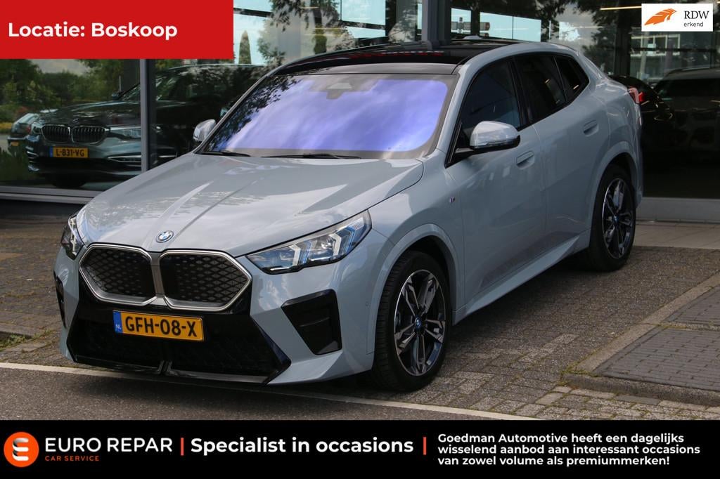 BMW IX2 EDrive20 67 kWh M-PAKKET NL-AUTO NAP PANO-DAK!, Auto's, BMW, 478 km, 750 kg, Origineel Nederlands, 204 pk