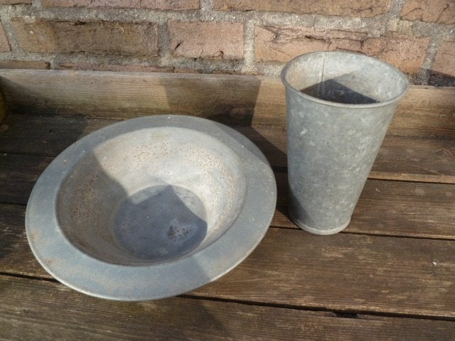 Schaal-plantenbakje en (planten) bakje. IJzer., Gebruikt, Minder dan 30 cm, Minder dan 60 cm, Rond