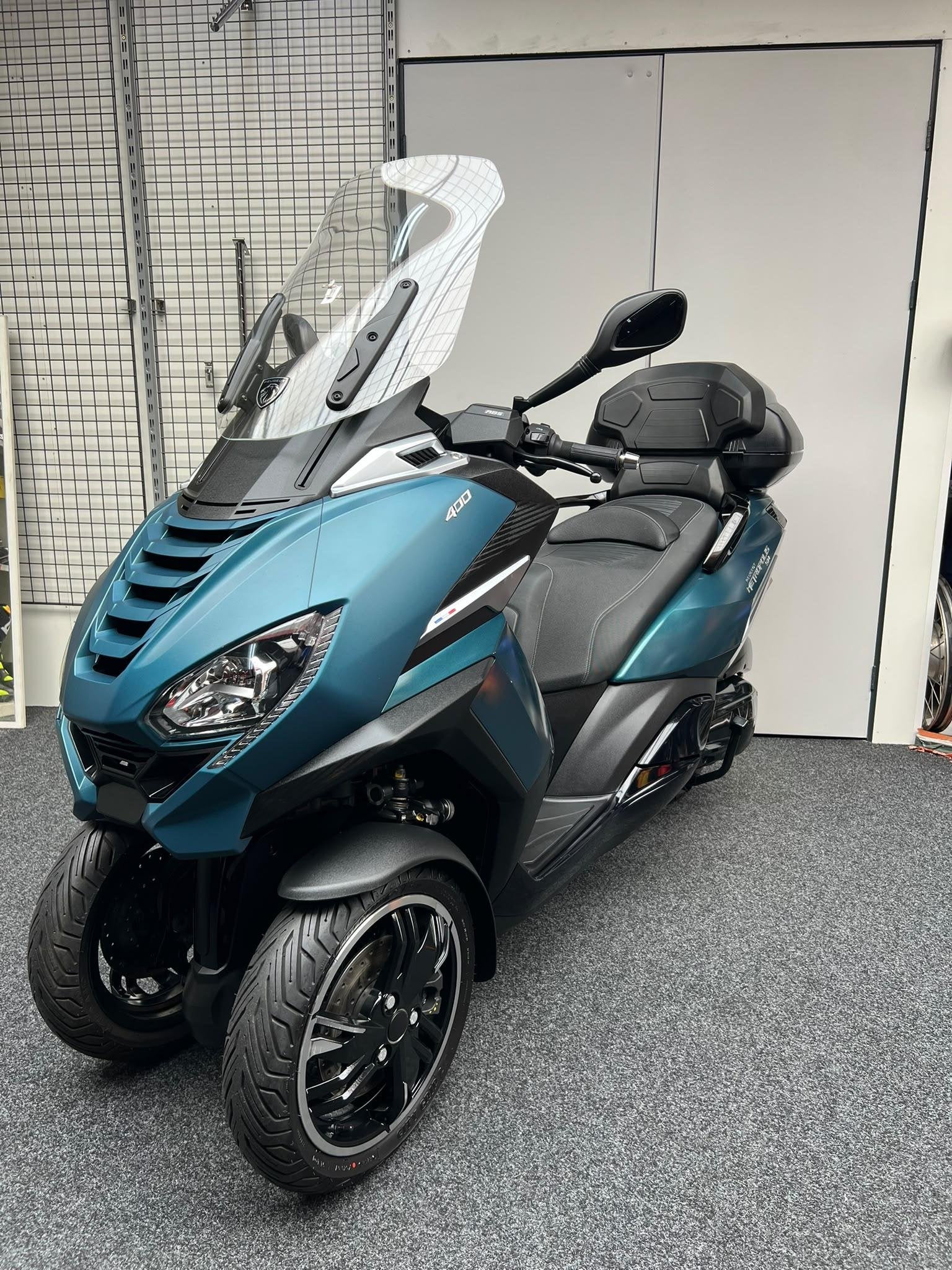 Peugeot Metropolis 400 SW, Motoren, Scooter, ABS, Automaat, Bonnetstraat 1
6718 XN  Ede, NL