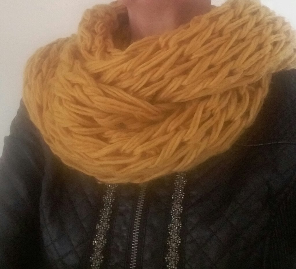 mooie mosterd kleur sjaal, Ophalen of Verzenden, Zo goed als nieuw, Maat 46/48 (XL) of groter, Sjaal