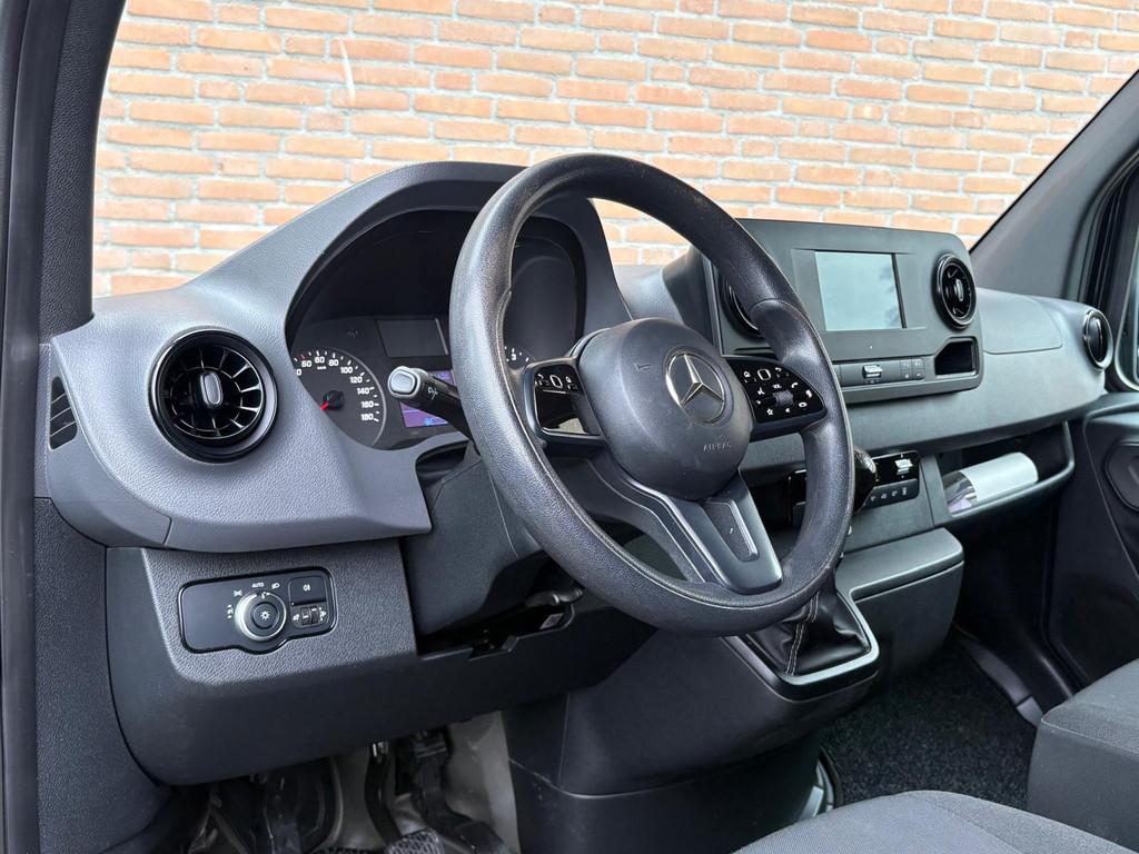 Mercedes-Benz Sprinter 214CDI 143PK M-Bux / Carplay / Euro6, Auto's, Bestelauto's, Stof, Gebruikt, 2020 kg, Zwart