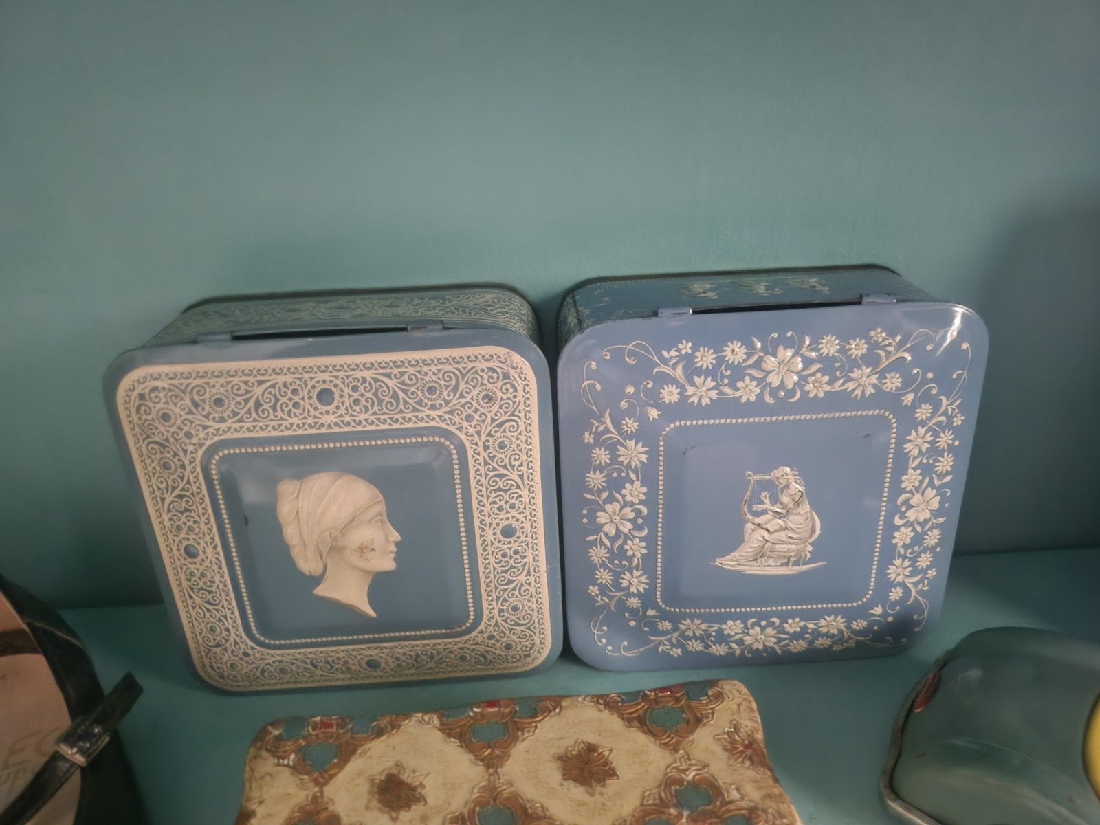 Vintage Wedgwood stijl blikken trommels (2 stuks), Ophalen of Verzenden, Gebruikt, Koek(jes), Overige merken