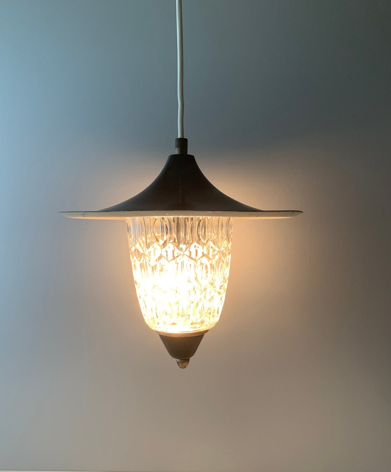 Vintage glass hanging lamp 60s silence of the lamps, Gebruikt, Mid century modern vintage design, Glas, E27 (groot)