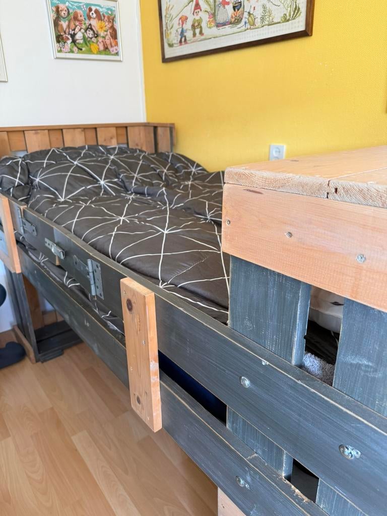 GRATIS Stoere hoogslaper, Ophalen, Eenpersoons, Zo goed als nieuw, 90 cm
