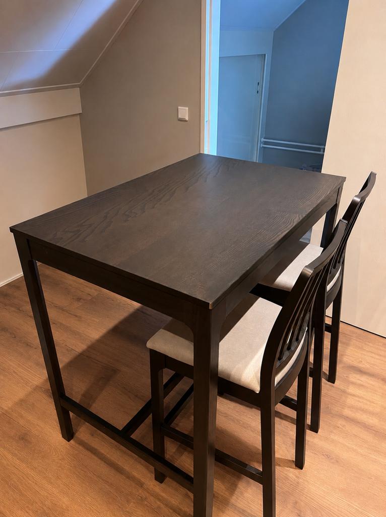 Set van 2 zwarte barkrukken met grijze zitting Ekedalen, Ophalen, 60 tot 90 cm, Zo goed als nieuw, Hout