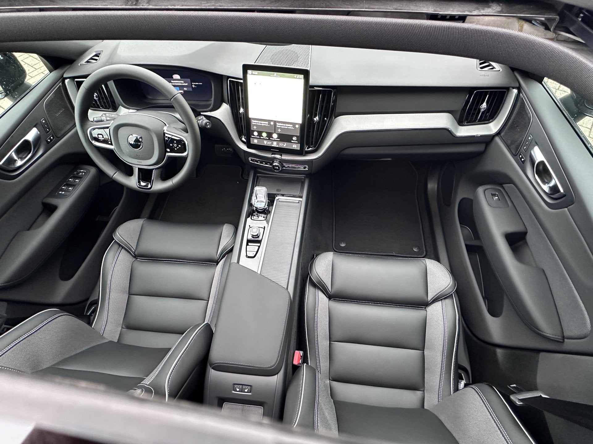 Volvo XC60 2.0 T8 Plug-in hybrid AWD Plus Black Edition | Pa, Automaat, 4 cilinders, 1969 cc, Verwarmde buitenspiegels