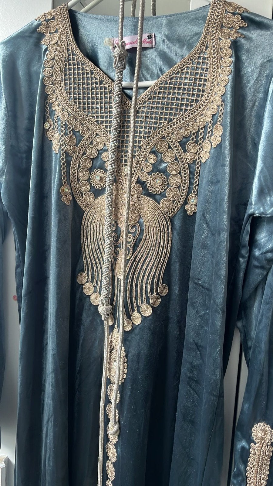 Elegante Marokkaanse Kaftan -fluwee glanzend, Zo goed als nieuw, Chorouk Mode, Ophalen, Maat 38/40 (M)