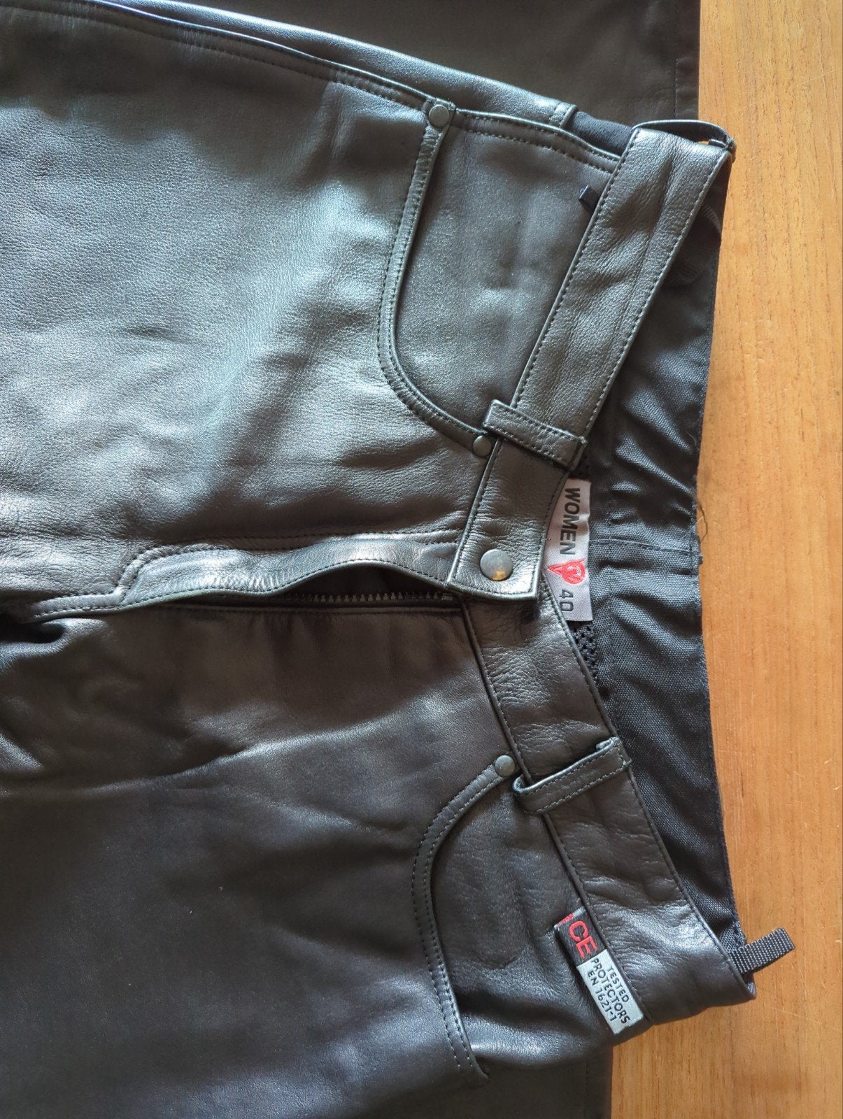 Evolution Dames Motorbroek Dik Leer Maat 40 - Goede Staat, Evolution, Broek | leer, Ophalen of Verzenden, Dames