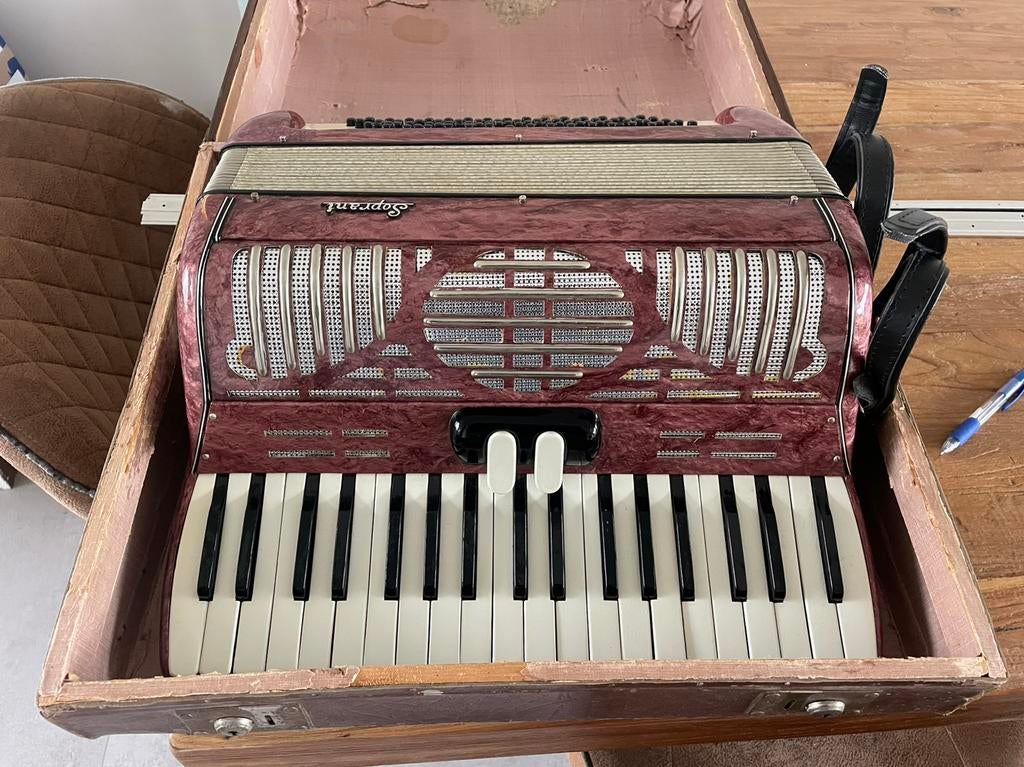 Soprani accordeon, Muziek en Instrumenten, Accordeons, Gebruikt, Met koffer, Toetsaccordeon, Ophalen