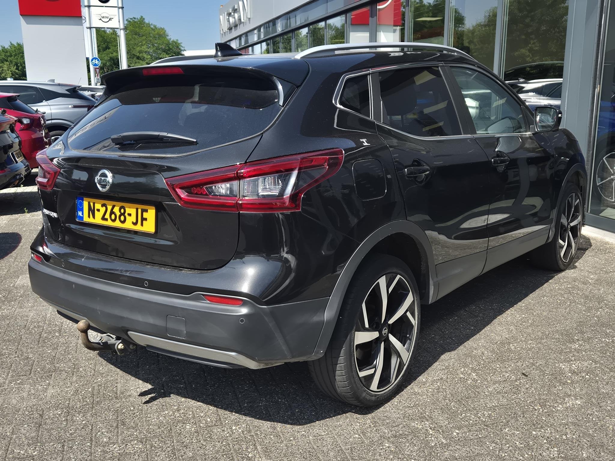 Nissan Qashqai 1.3 DIG-T Premium Edition | Leder | Trekhaak, Gebruikt, Met garantie (alle), Zwart, Leder